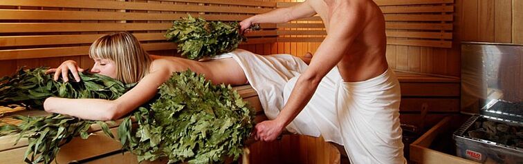 Μασάζ με σκούπα σε λουτρό για την πρόληψη της οστεοχονδρωσίας